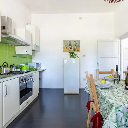 Apartment Guesthost - Station Oasis With Parking And Garden Pisa