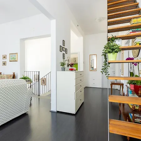 Apartment Guesthost - Station Oasis With Parking And Garden